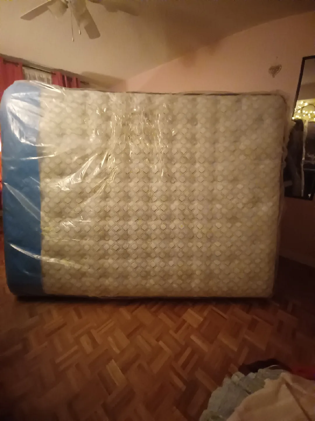 New Queen size Mattress image indicator(3)