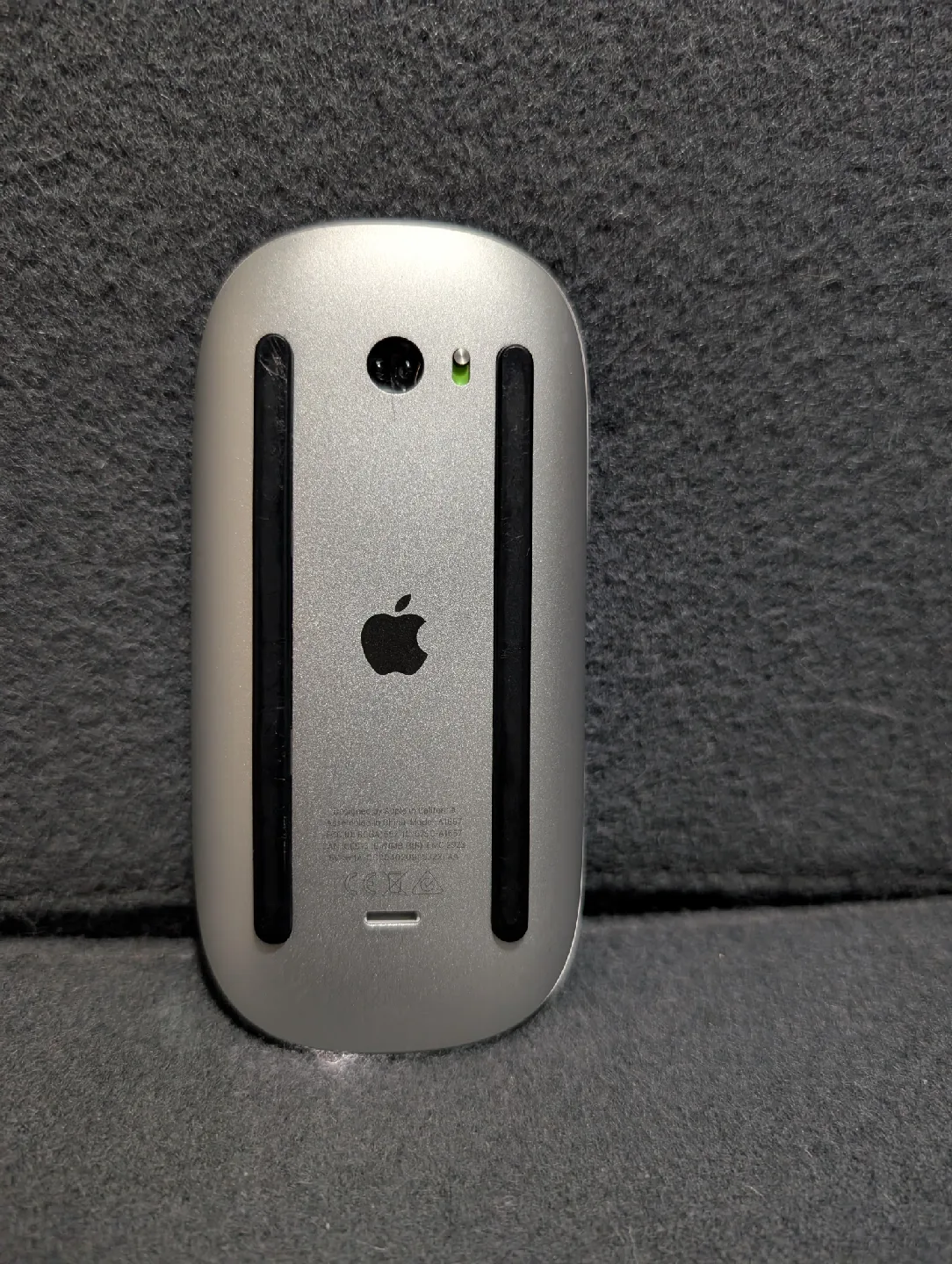Apple Magic Mouse - White (2nd gen.) image indicator(3)