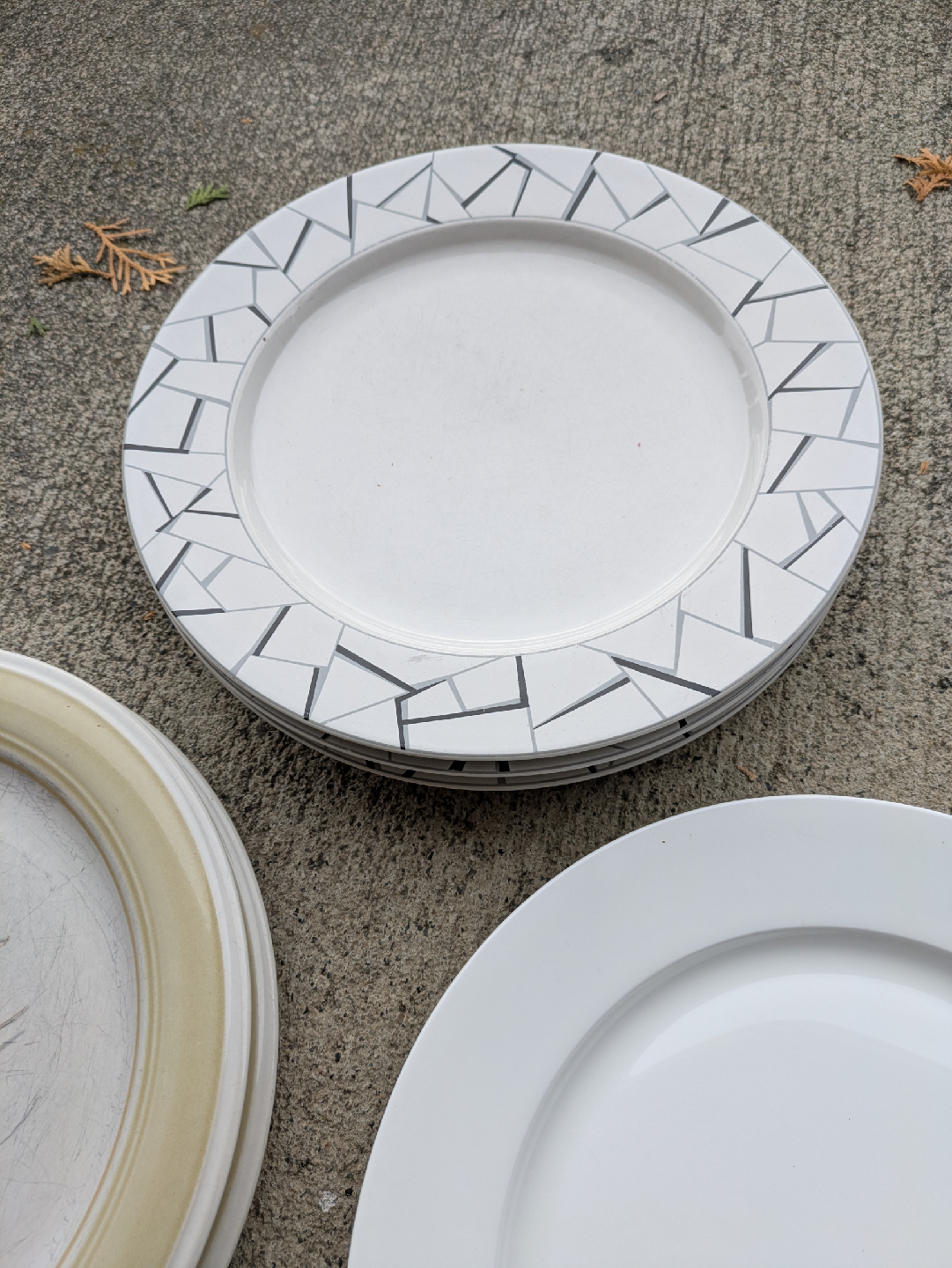 Six Assorted Decorative Plates - photo 2