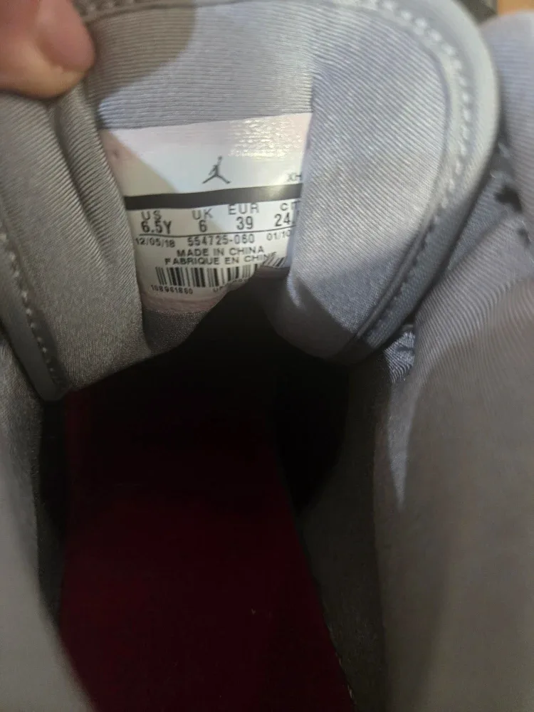 Jordan 1 Retro High Shoes - Size 6.5Y image indicator(2)