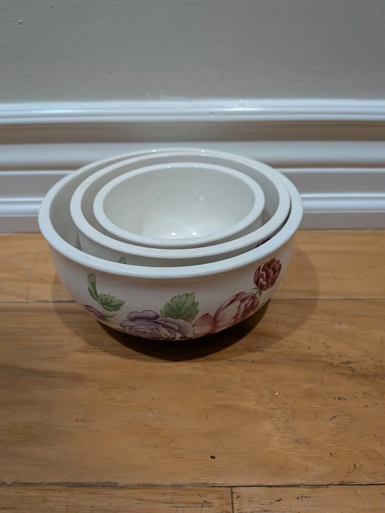 Vintage Royal Albert Old Country Roses Bowls (3) image indicator(2)