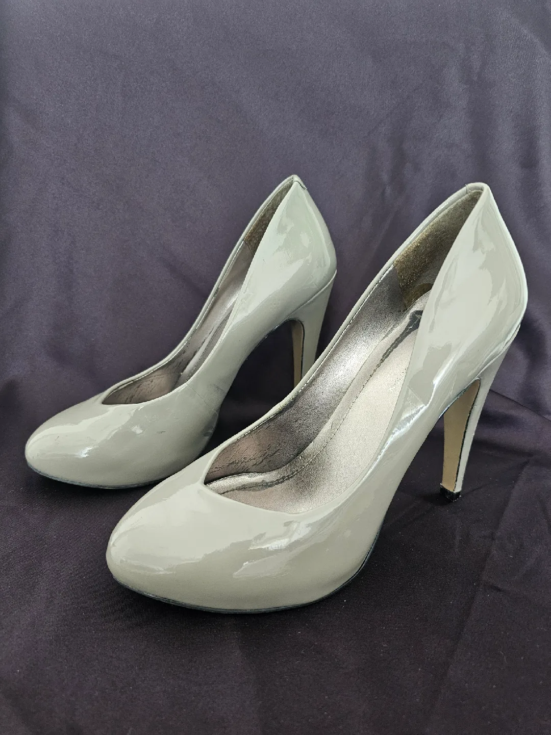 USED - BCBG Generation Heels - Size 6 Grey thumbnail