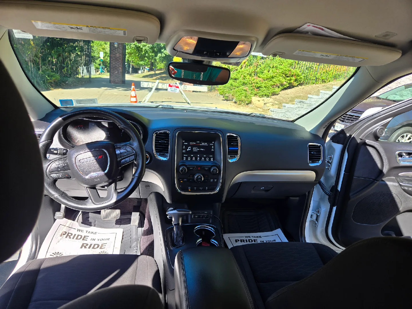 White Dodge Durango SUV image indicator(8)