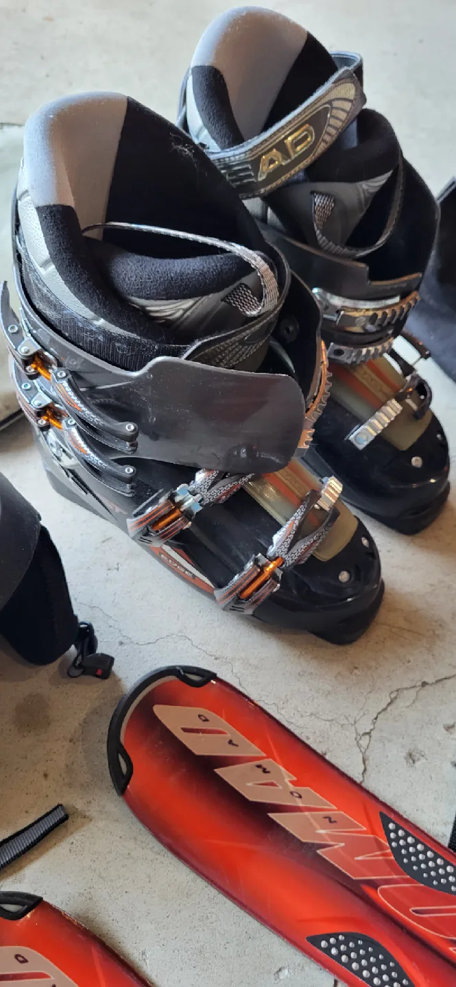 Atomic Ski Set with Alpina Helmet image indicator(5)