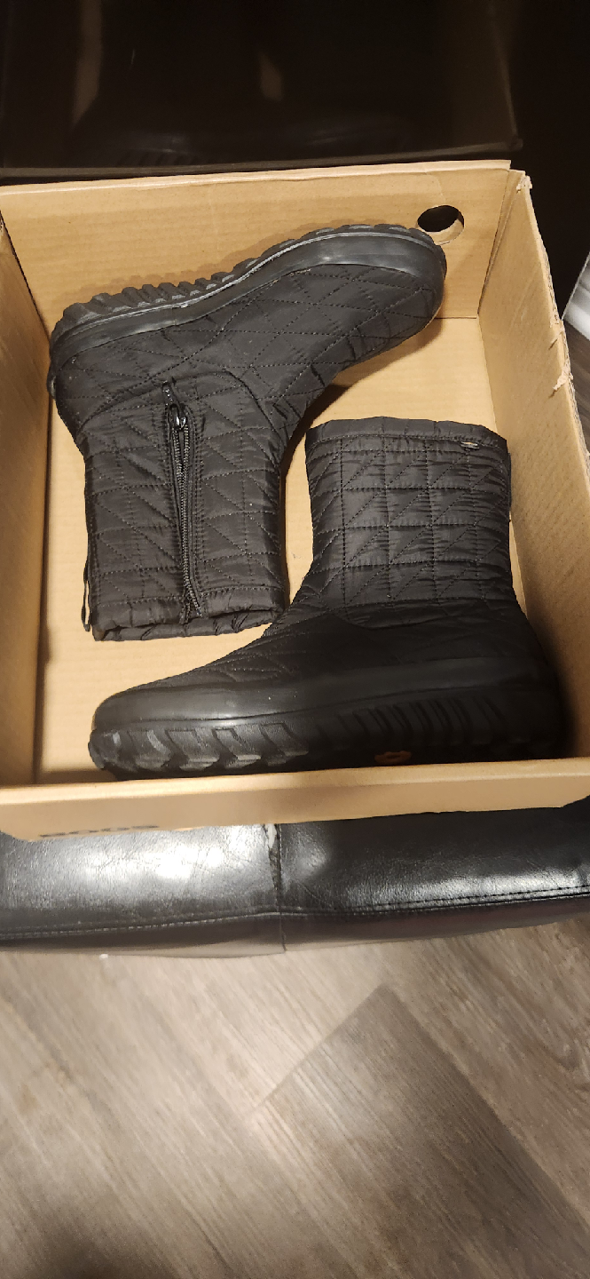 Bogs Snowday II Black Boots - Size 6