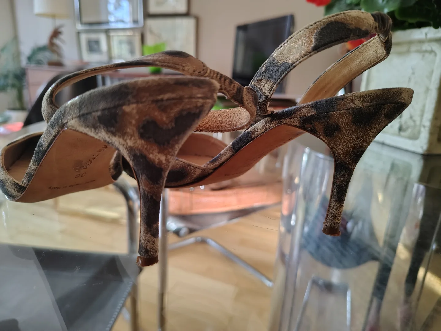 Manolo Blahnik Leopard Print Slingbacks - Size 36 image indicator(5)