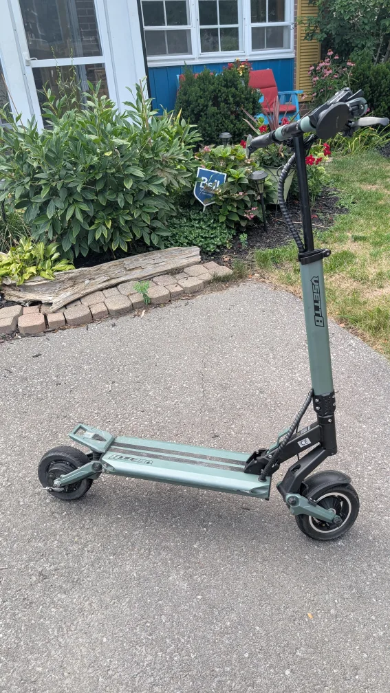 Vsett 8 Electric Scooter - Great Condition! image indicator(4)