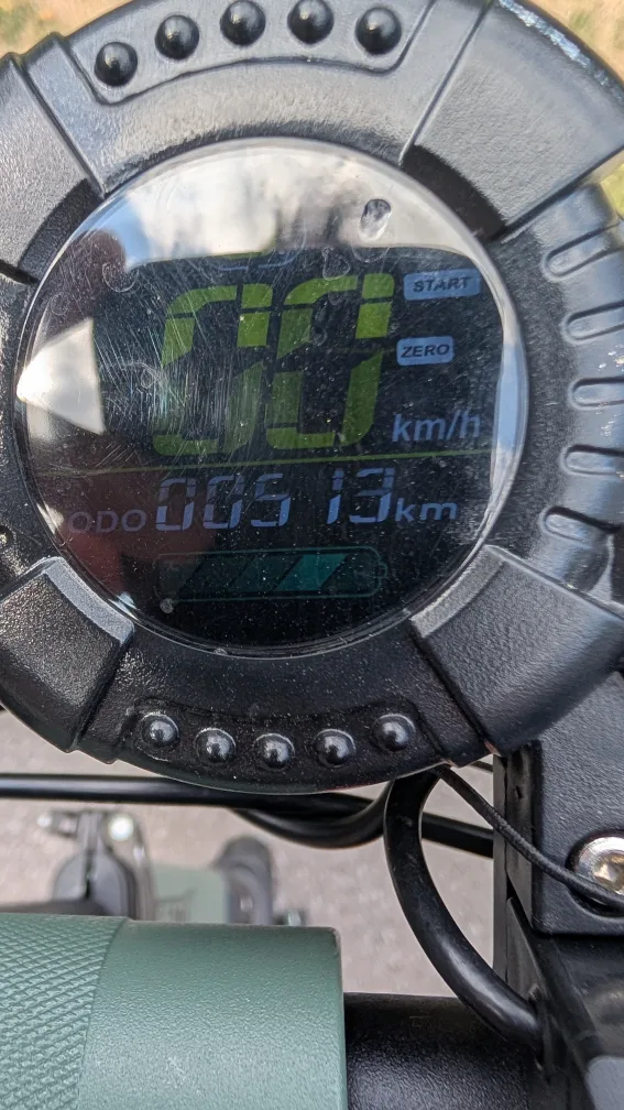 Vsett 8 Electric Scooter - Great Condition! image indicator(5)