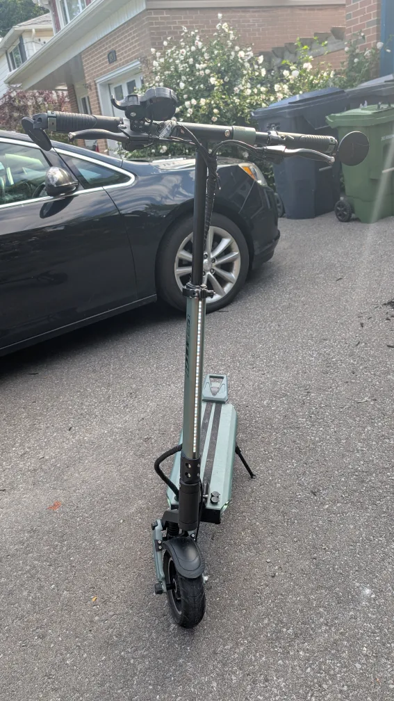 Vsett 8 Electric Scooter - Great Condition! image indicator(6)