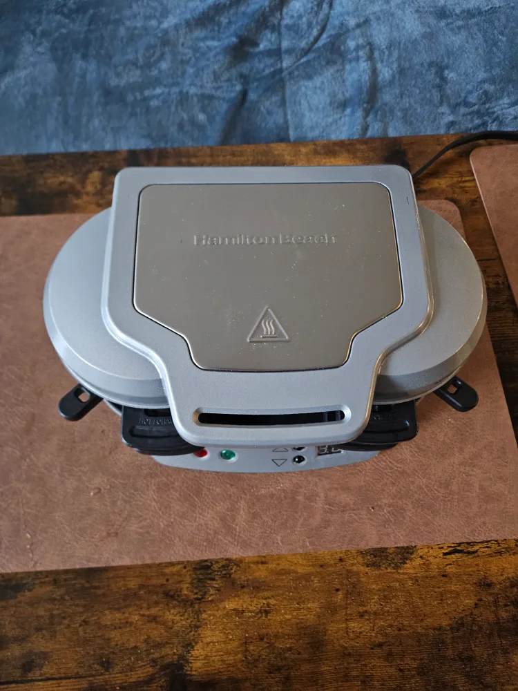 Hamilton Beach Dual Breakfast Sandwich Maker image indicator(2)