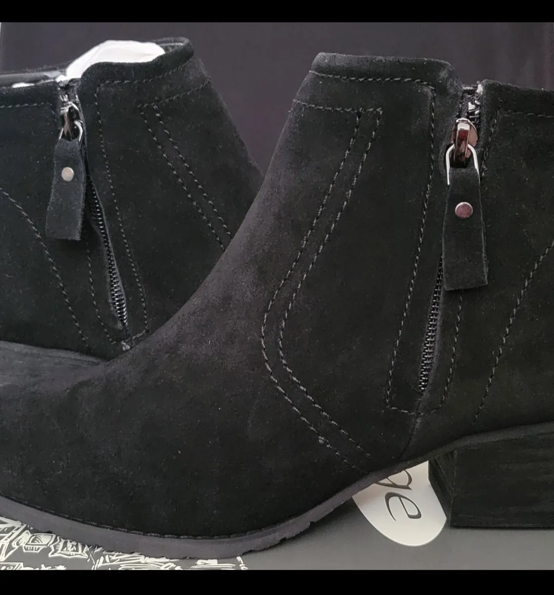College Style Black Suede Ankle Boots image indicator(2)