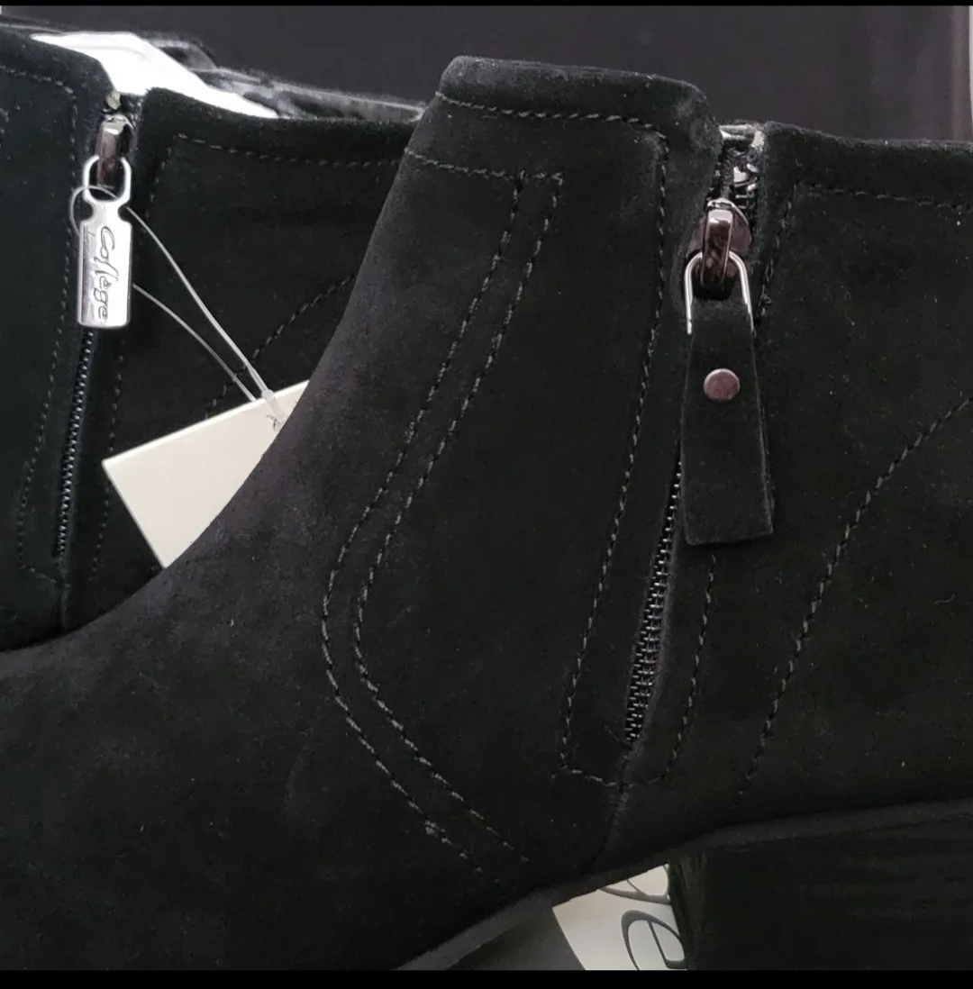 College Style Black Suede Ankle Boots image indicator(5)
