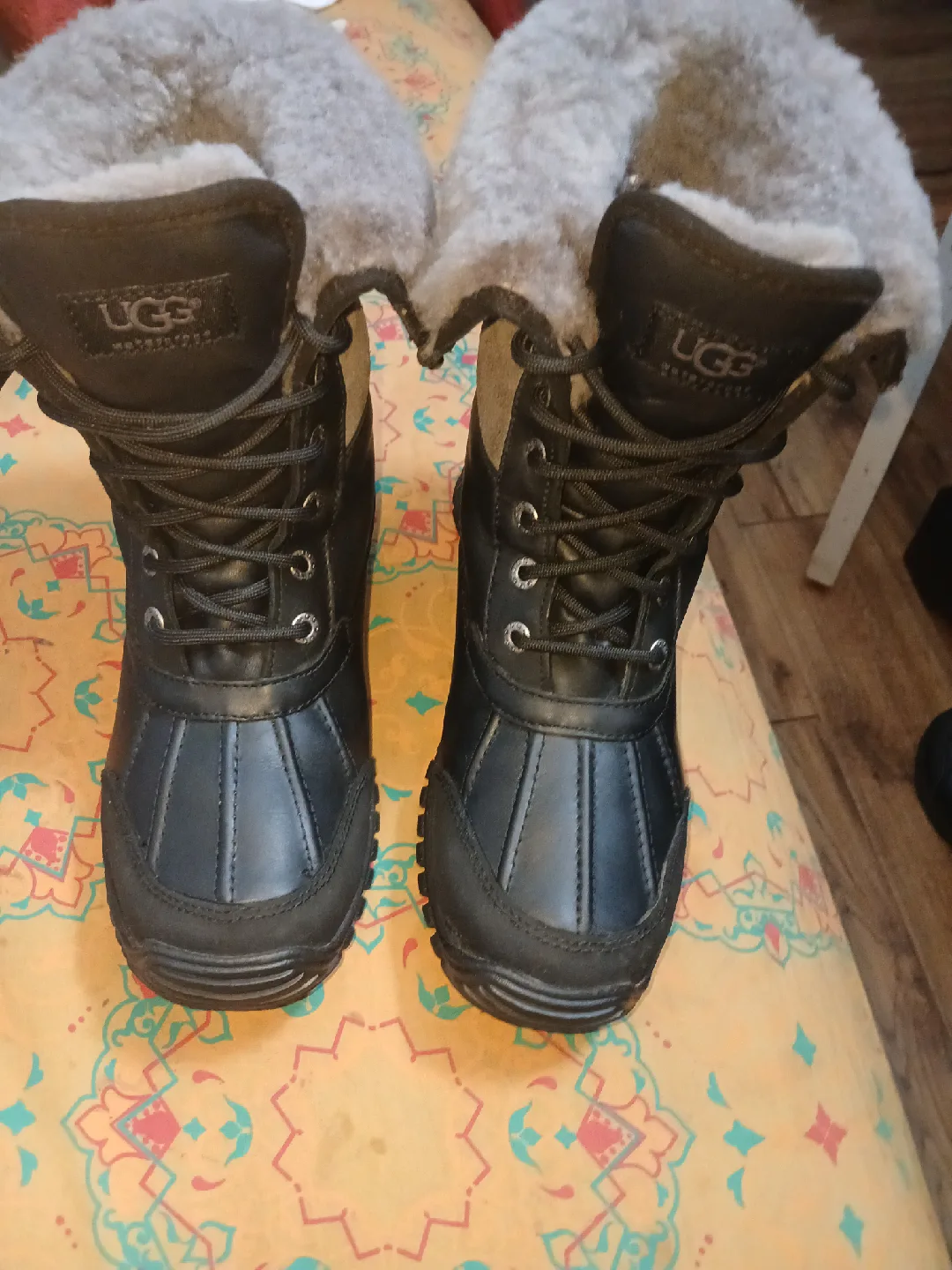 UGG Waterproof Leather Boots image indicator(2)