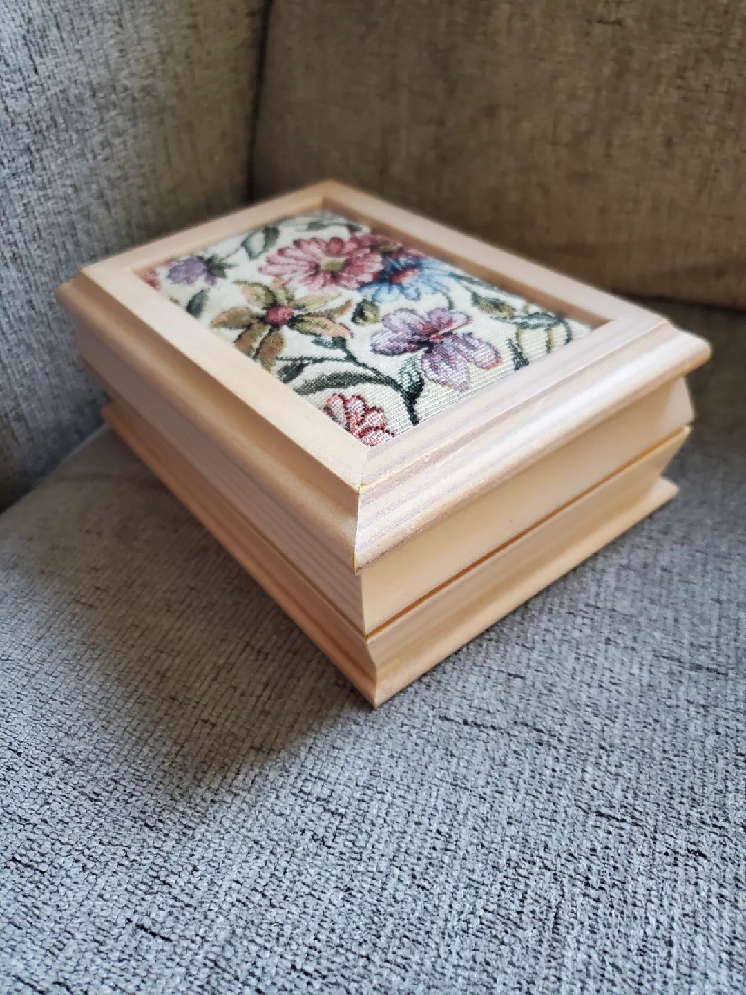 Vintage Floral Tapestry Wooden Jewelry Box 🥕 image indicator(2)