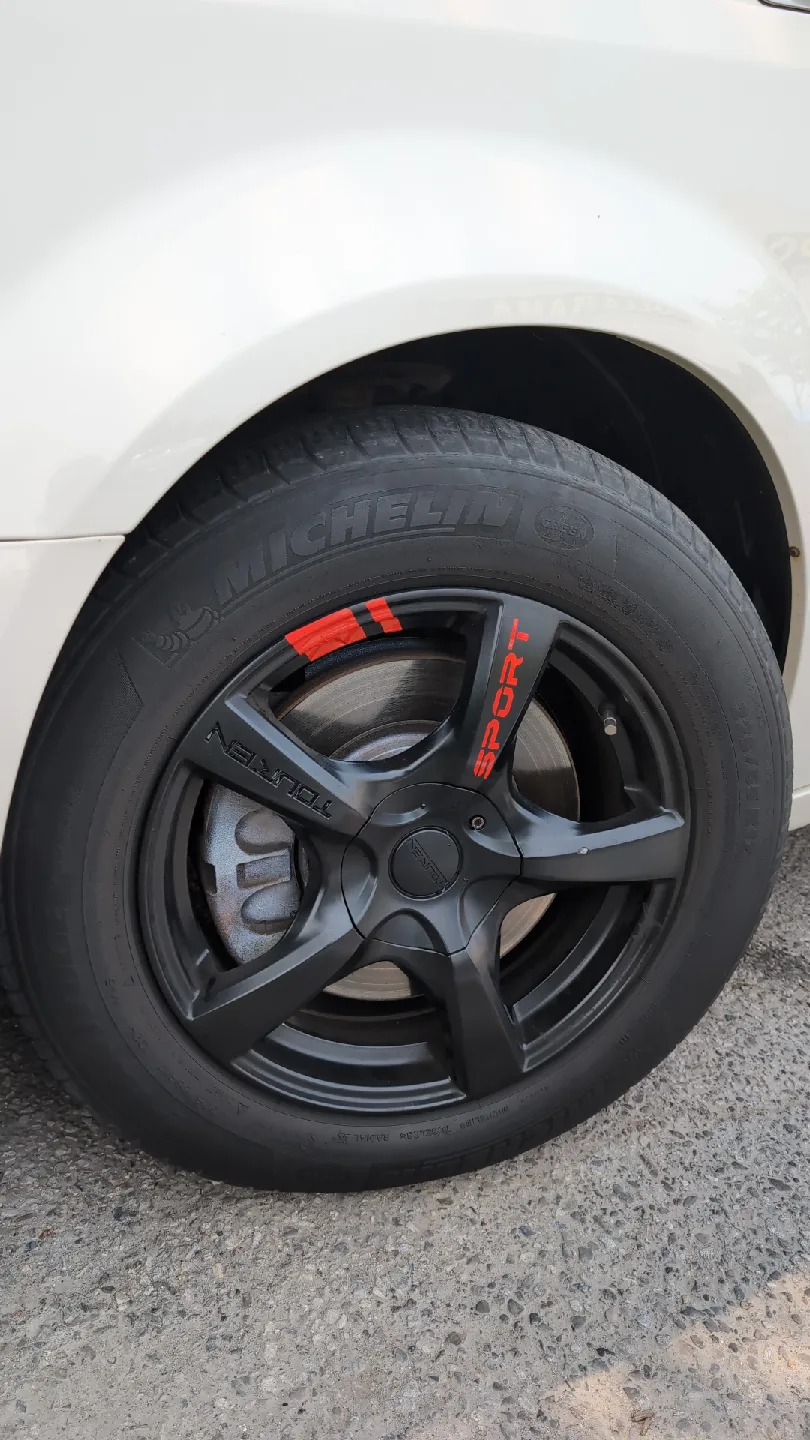 White Chrysler Town & Country Minivan image indicator(8)