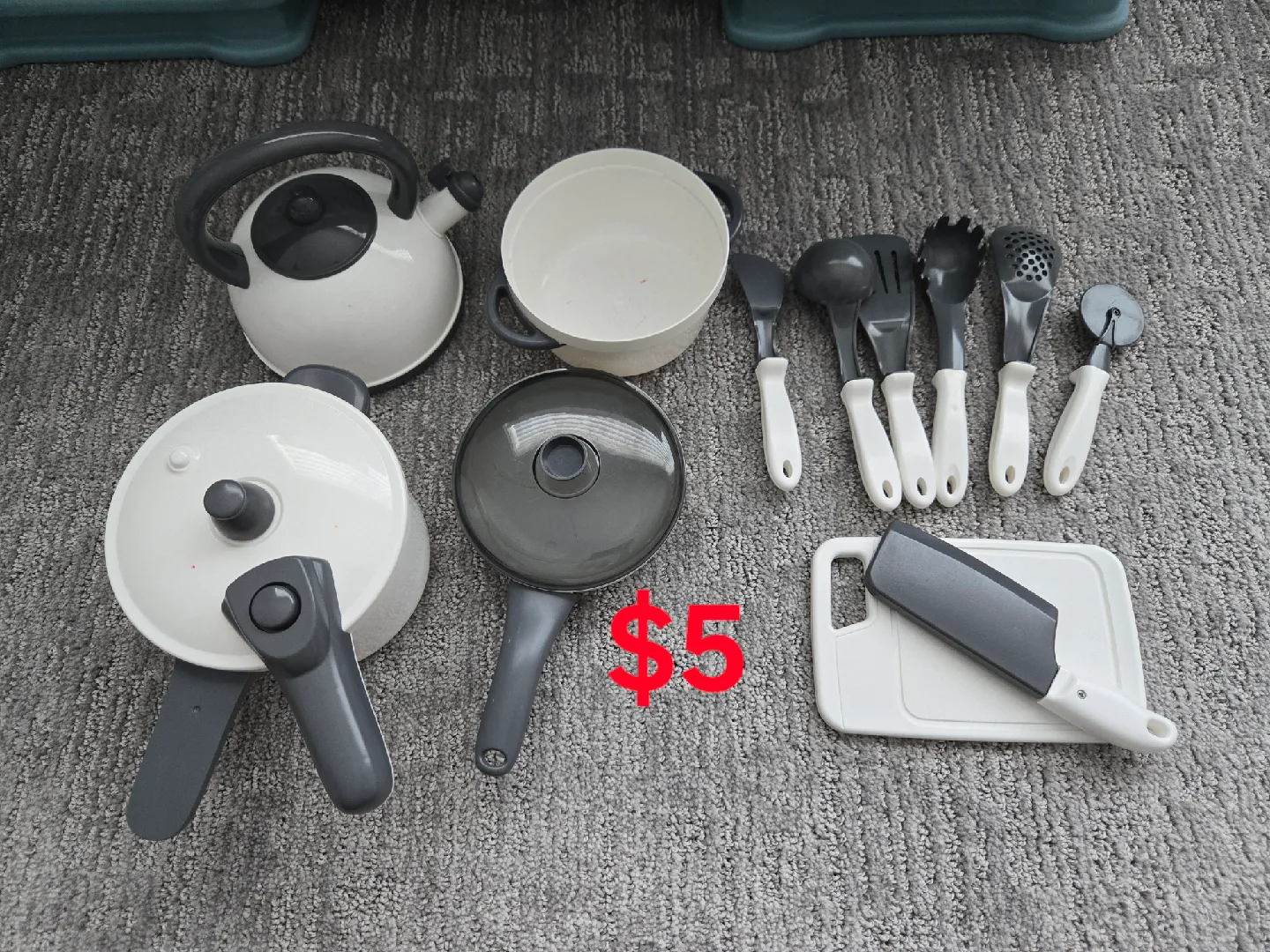 Kids Pretend Play Kitchen Set - $5 thumbnail