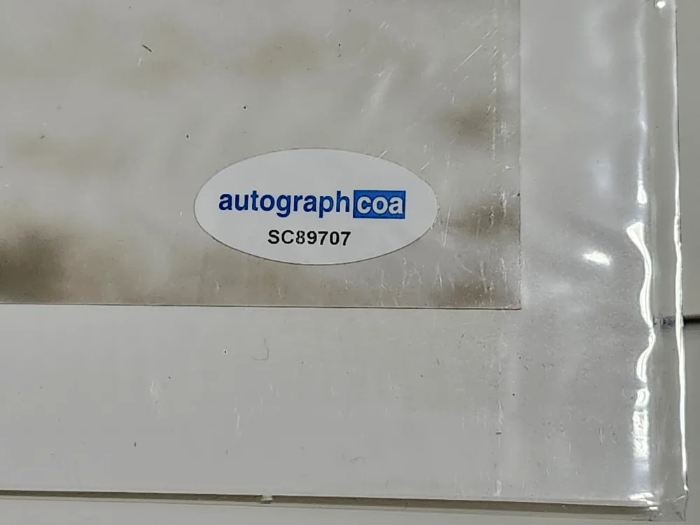 RAQUEL WELCH SIGNED 8X10 image indicator(4)