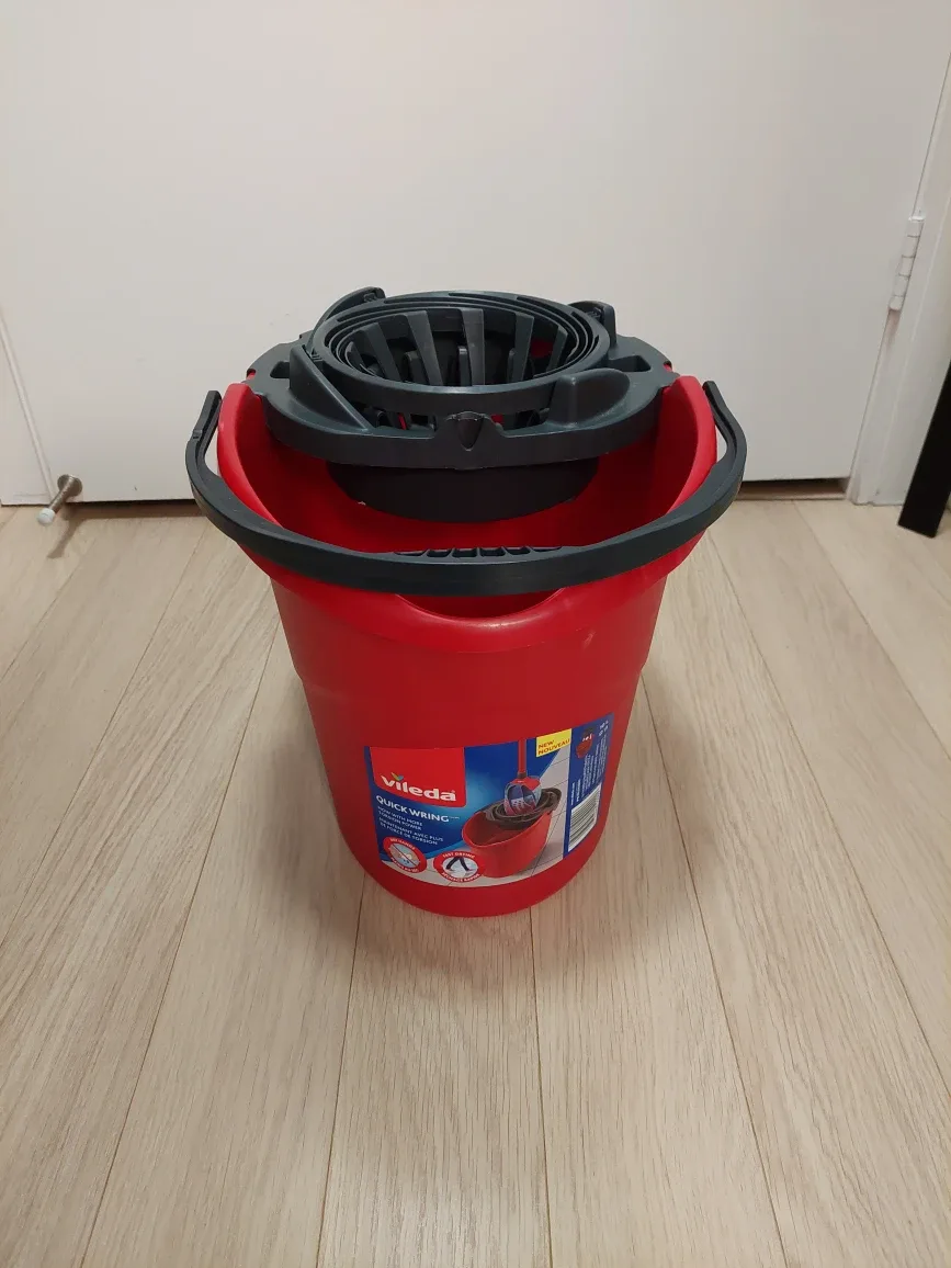 Vileda Quick Wring Mop Bucket thumbnail