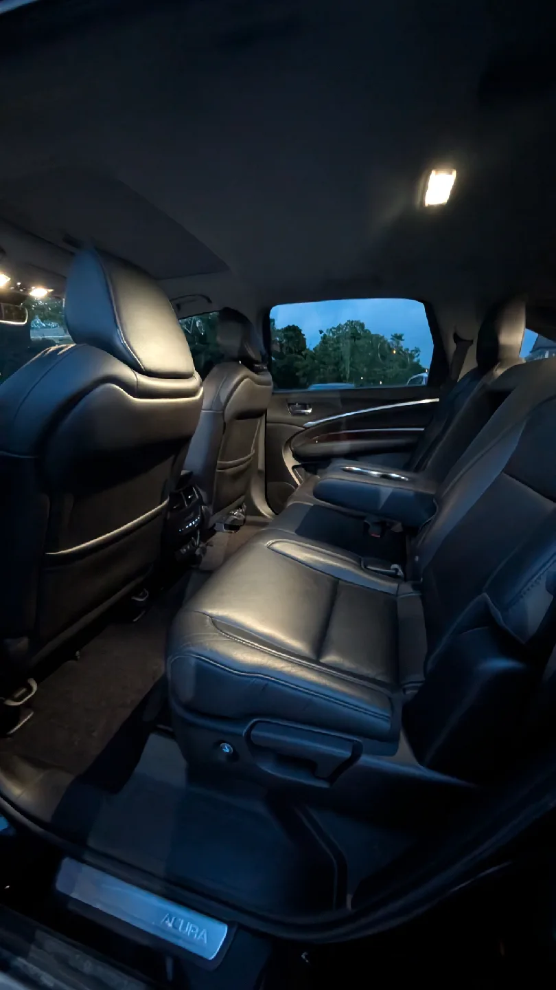 Black Acura MDX image indicator(3)