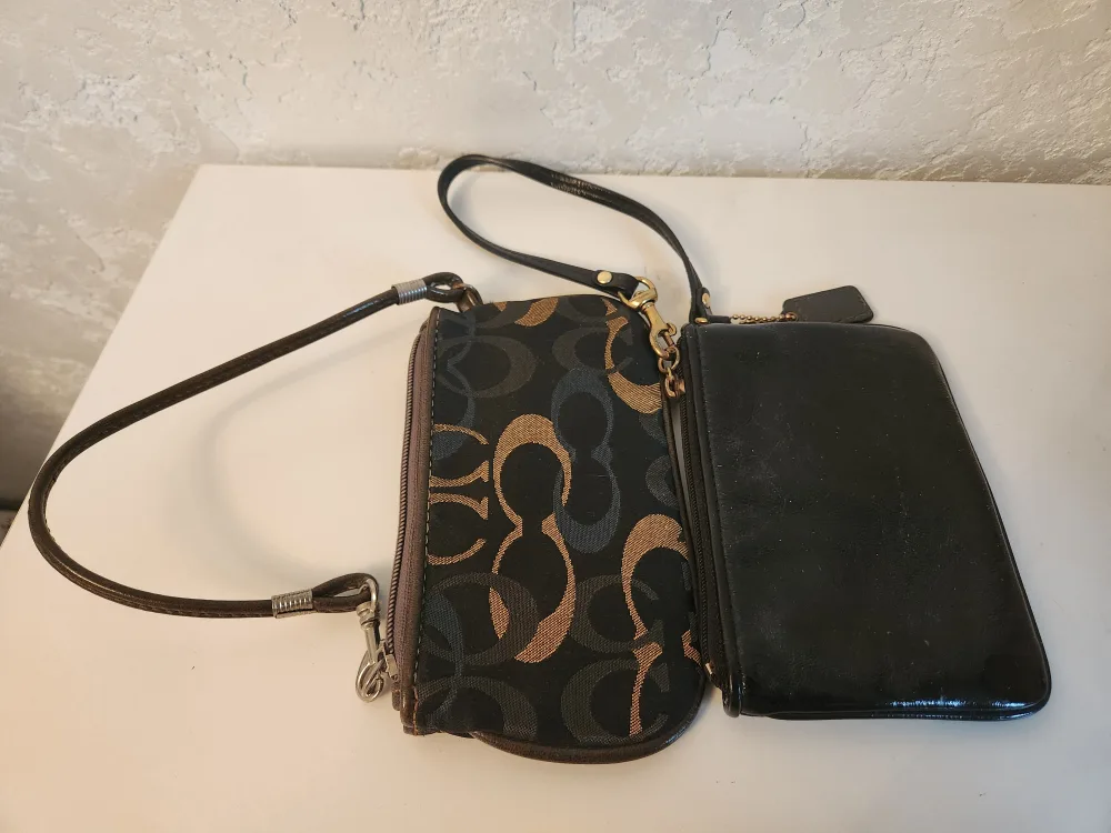 Coach Wristlet Duo image indicator(5)