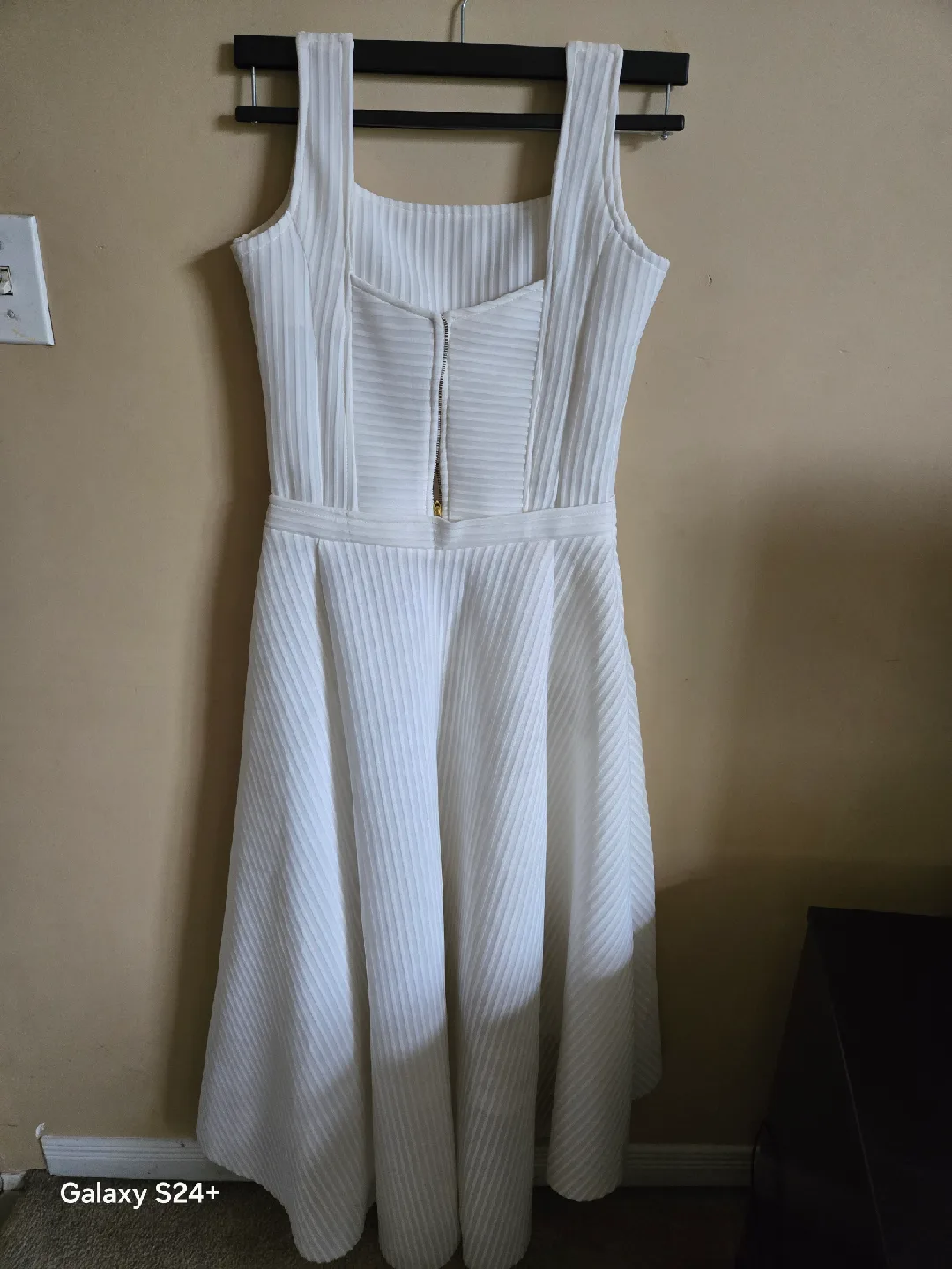 White Dress - Size Medium image indicator(2)