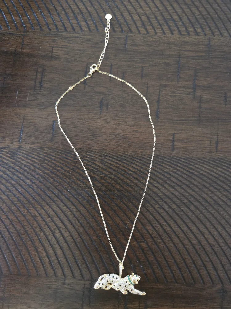 Gold Leopard Pendant Necklace image indicator(2)