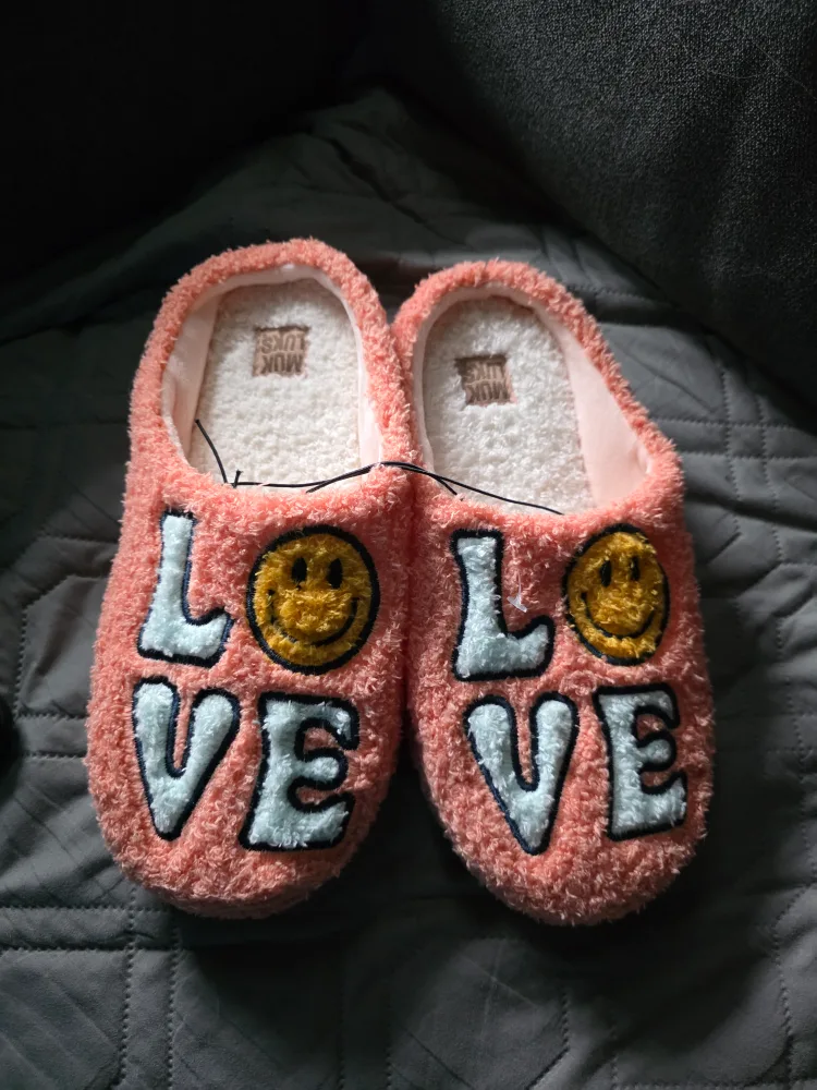 NEW never worn ladies slippers thumbnail