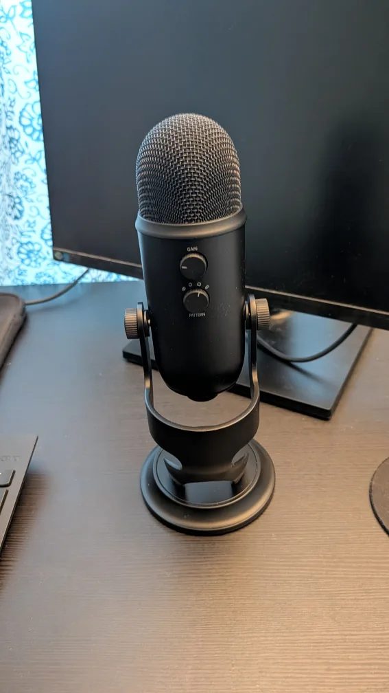 Blue Yeti USB Microphone - Blackout Edition image indicator(2)