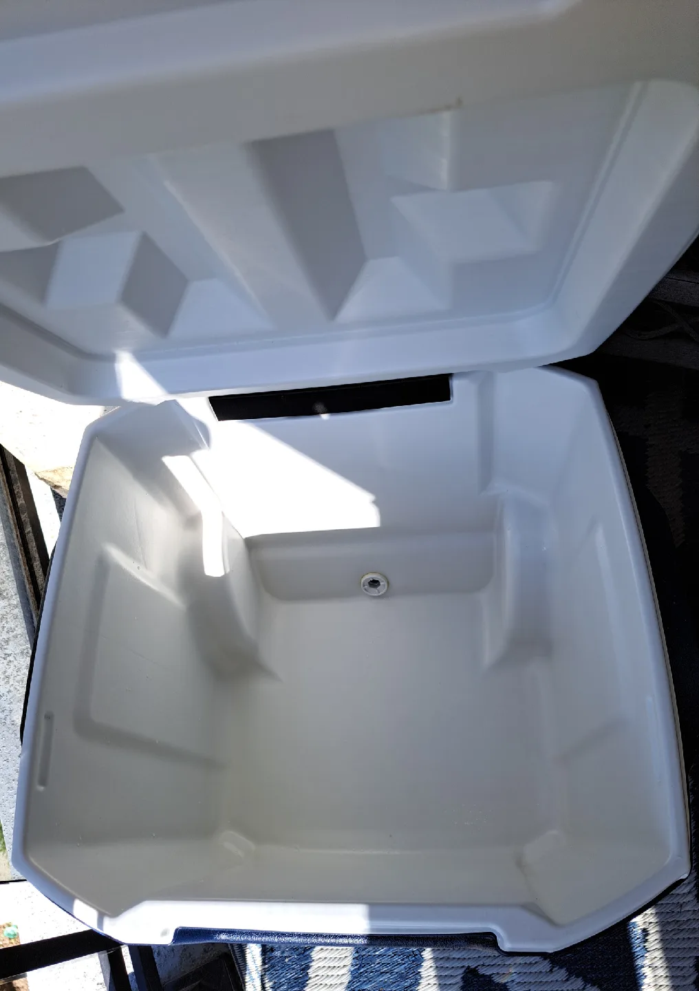 Coleman 45 Quart Wheeled Cooler image indicator(6)