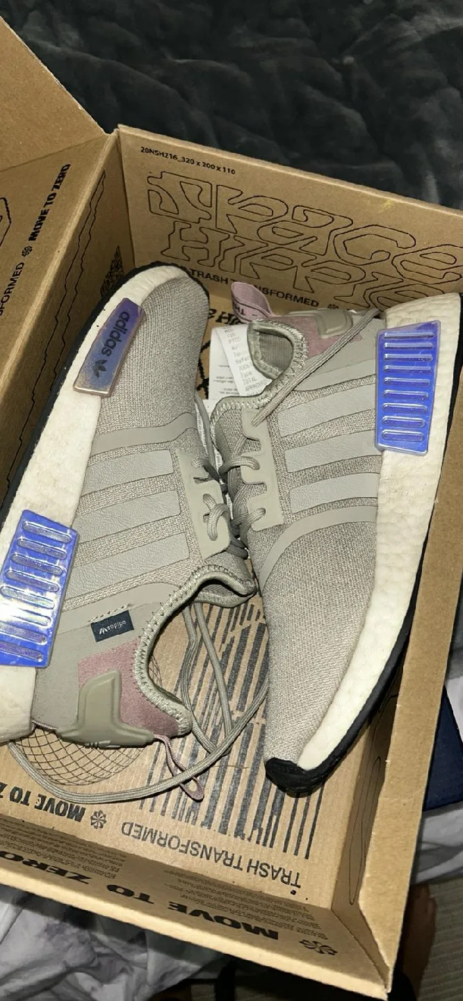 Adidas NMD R1 Shoes - Size 7 thumbnail