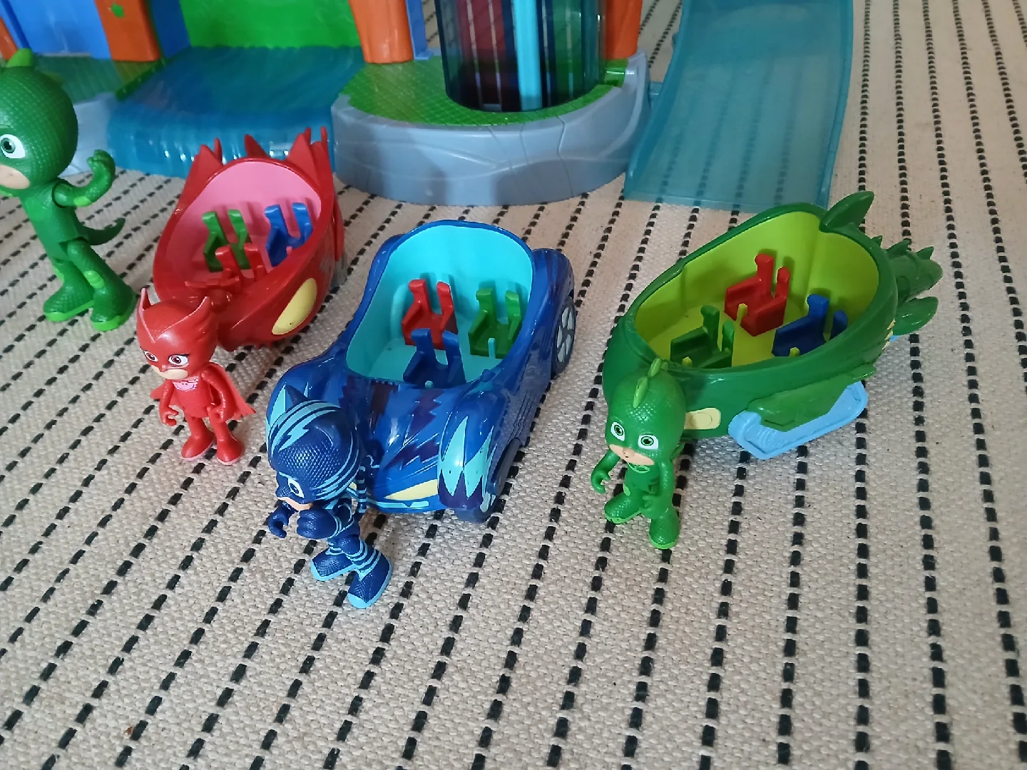 PJ Masks Figures & Playset Bundle image indicator(2)