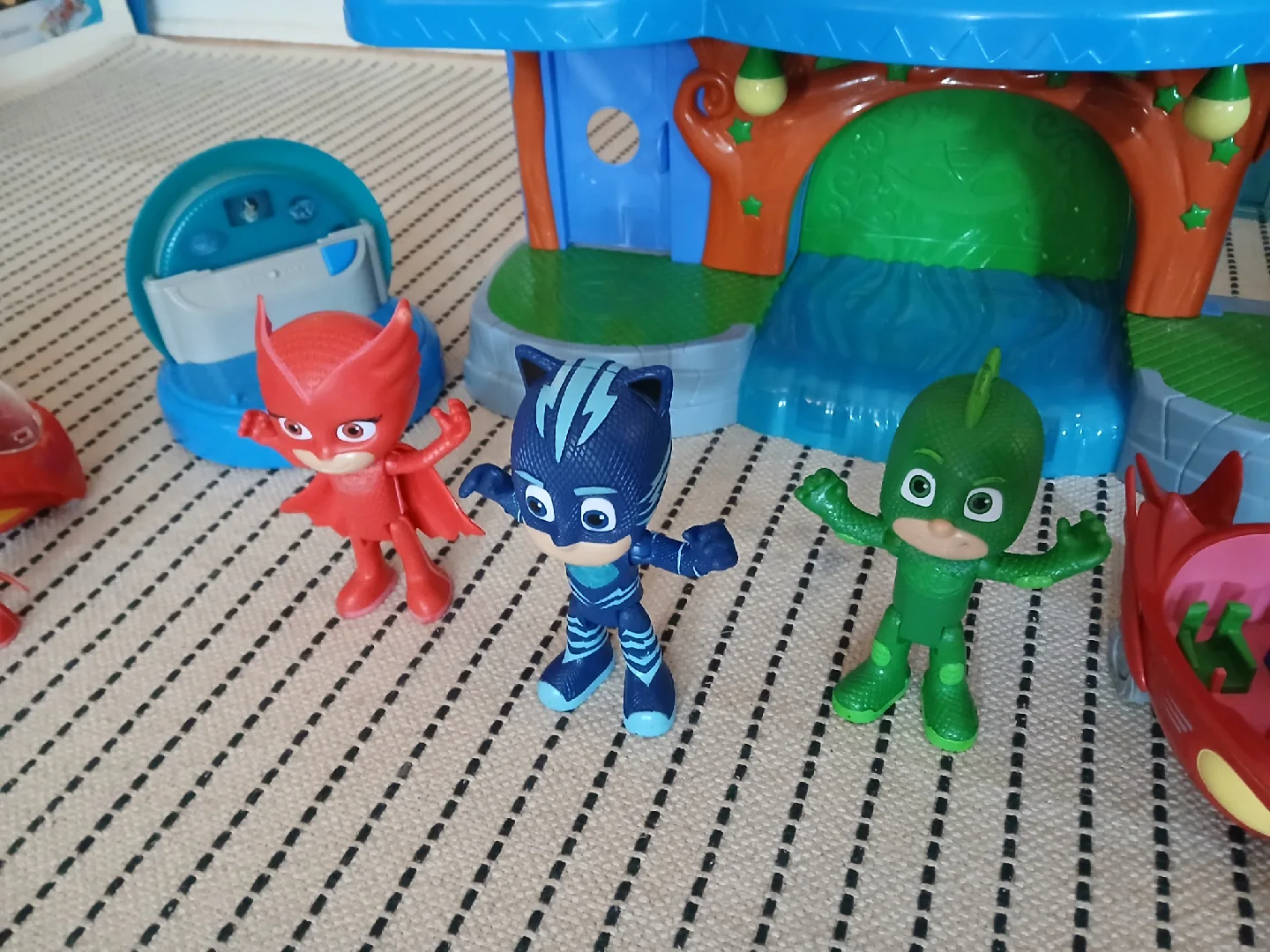 PJ Masks Figures & Playset Bundle image indicator(3)