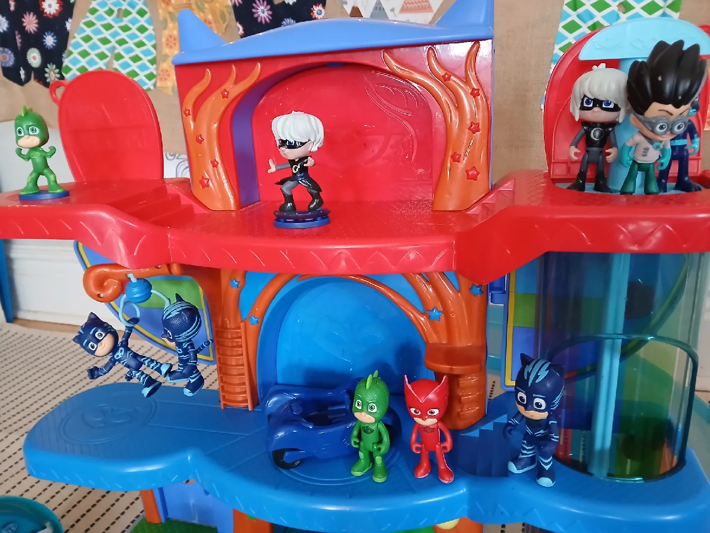 PJ Masks Figures & Playset Bundle image indicator(6)
