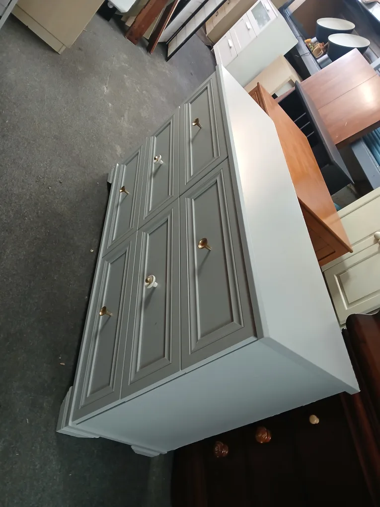dresser thumbnail