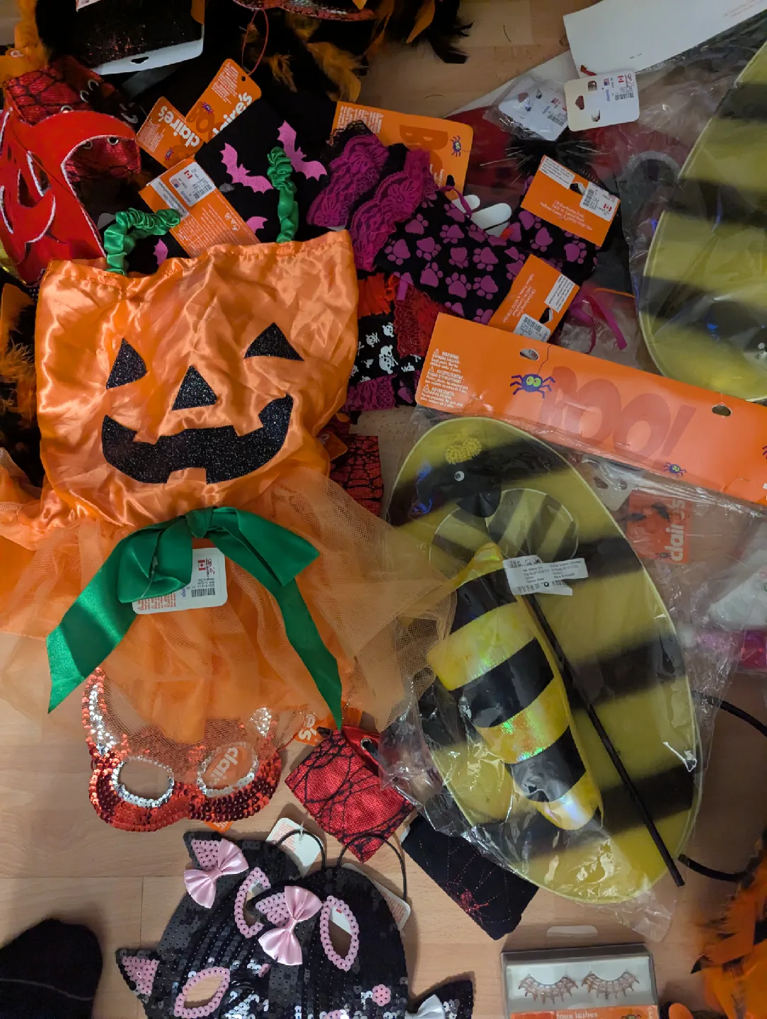 NEED GONE: MAKE OFFER FOR ALL BIG LOT NEW Halloween costume... image indicator(4)