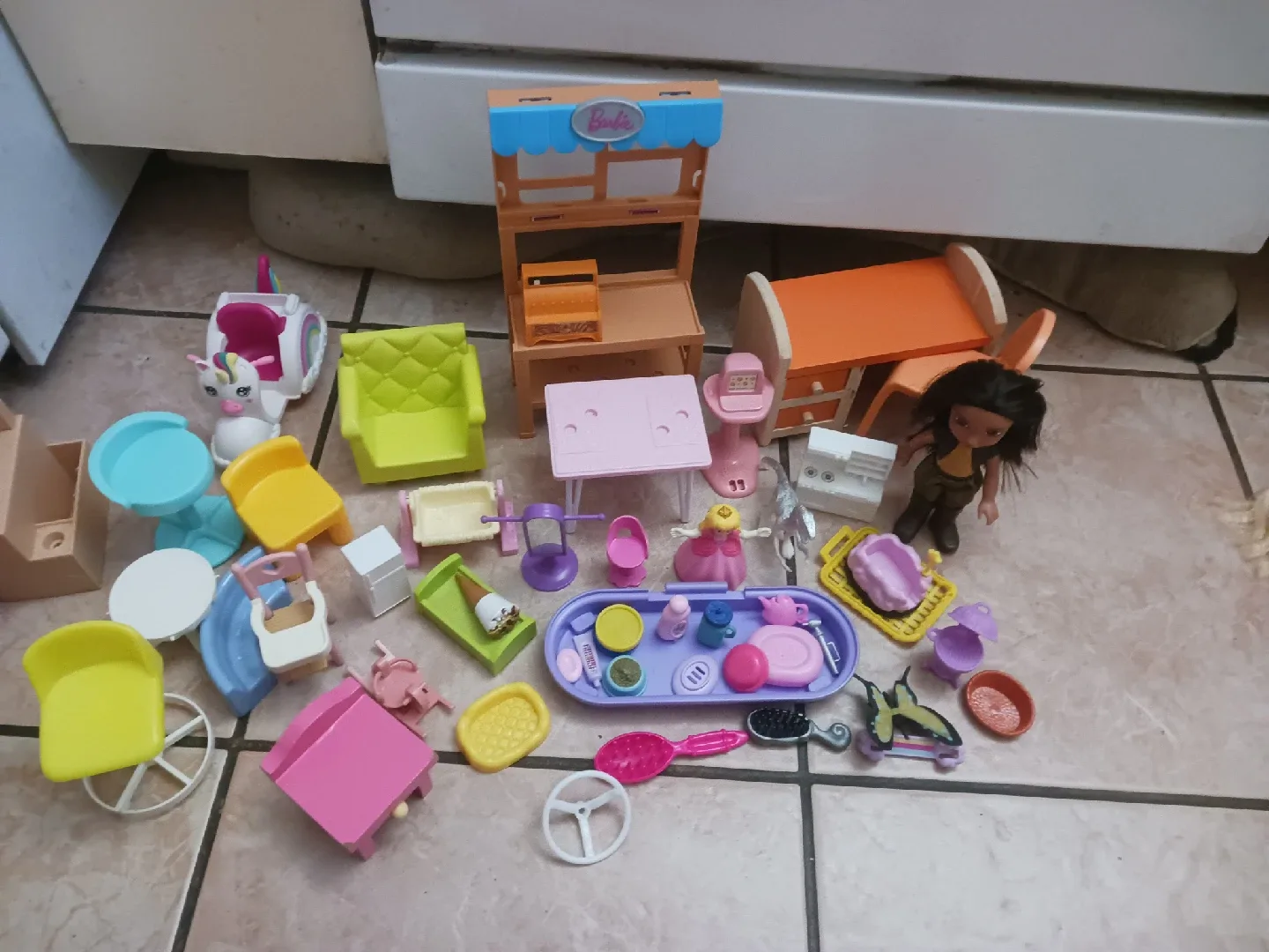 Barbie Dollhouse Furniture & Accessories Lot image indicator(3)