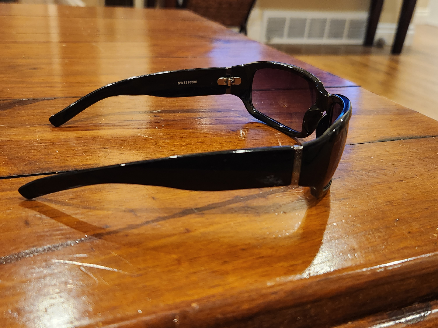 Ladies Black Sunglasses - photo 2