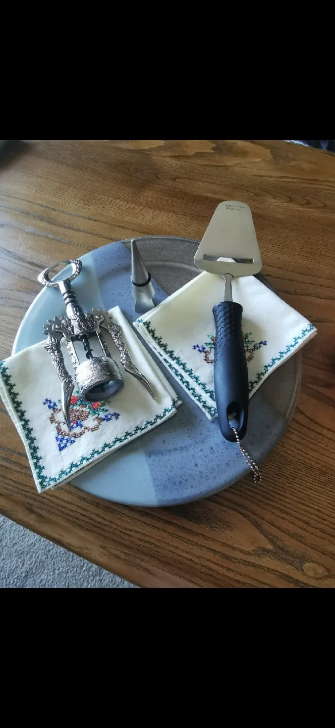 13 piece Wine 🍷 & Cheese 🧀  Party Set image indicator(2)