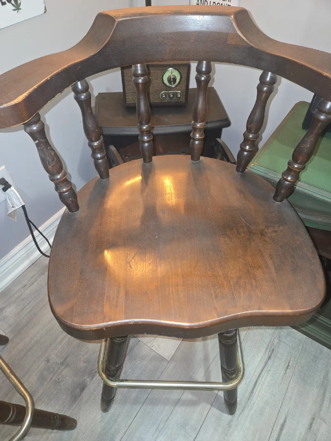 Wooden Swivel Bar Stool with Arms image indicator(5)