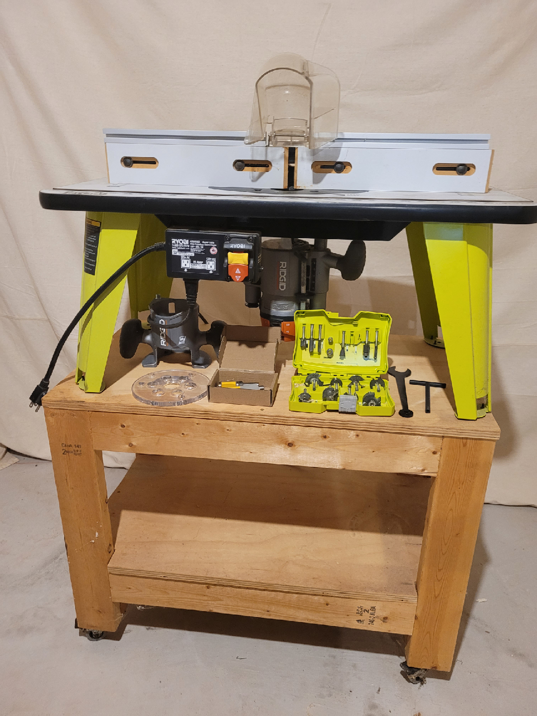 Ryobi A25RT01 Router Table with Ridgid Router - photo 2