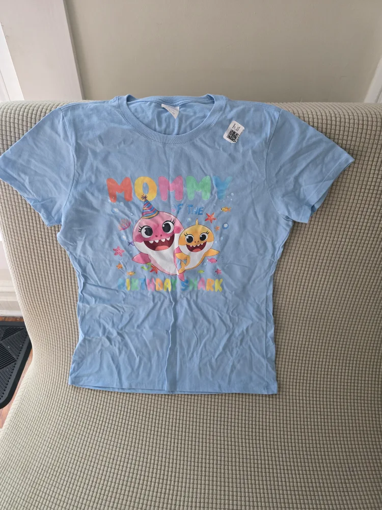Baby Shark 'Mommy Of The Birthday Shark' T-Shirt thumbnail