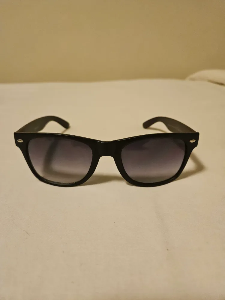 Sunglasses - Assorted Styles image indicator(2)