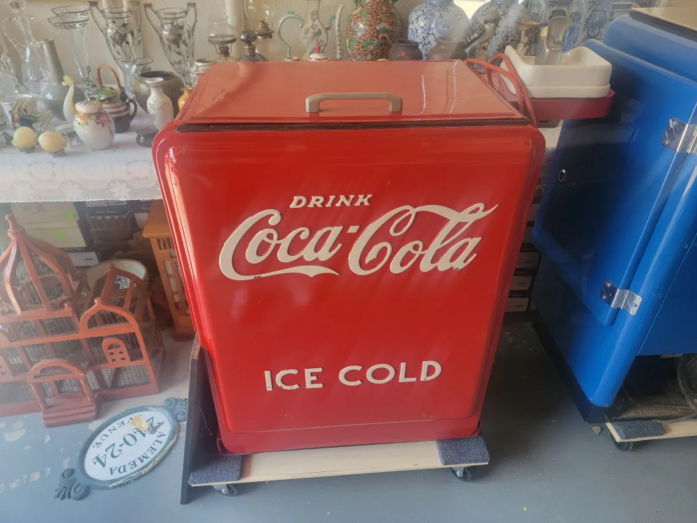 Vintage Coca-Cola Ice Cold Drink Cooler image indicator(3)