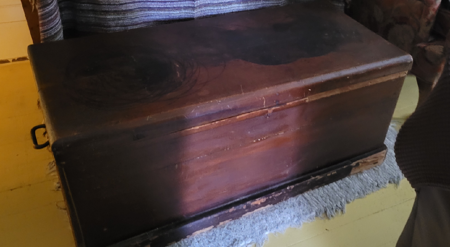 Vintage Pine Blanket Box - photo 2