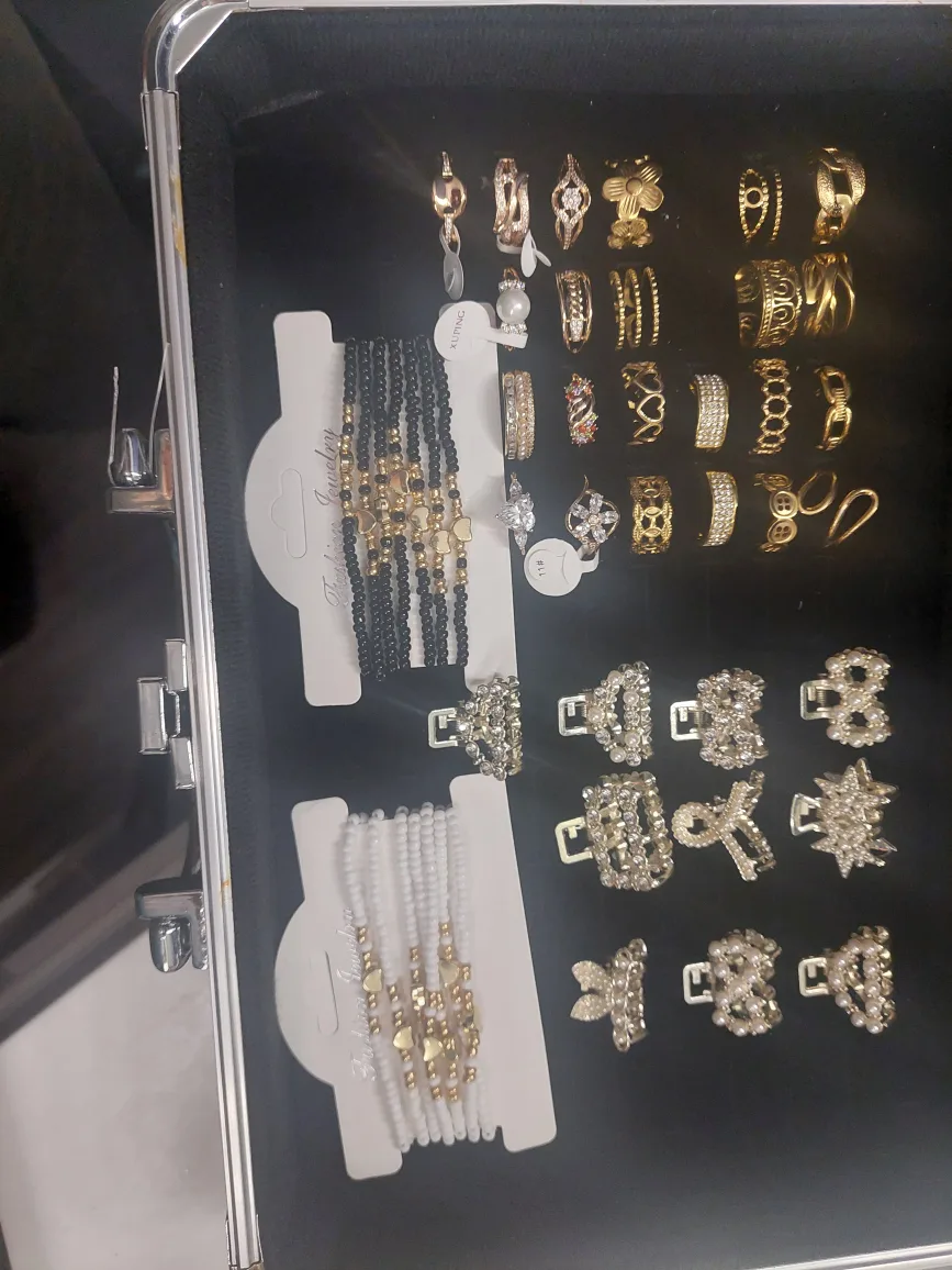 Assorted Bracelets & Jewelry image indicator(2)