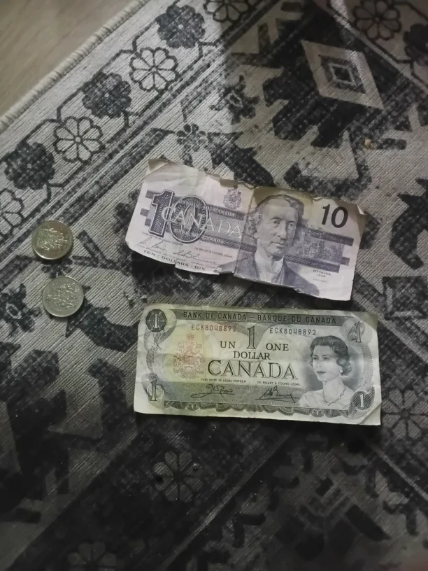 vintage Canadian bills and coins thumbnail