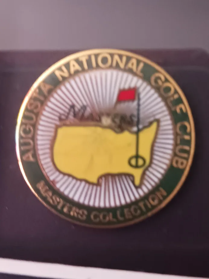 Tiger Woods 2000 Champion Framed Collectible image indicator(10)