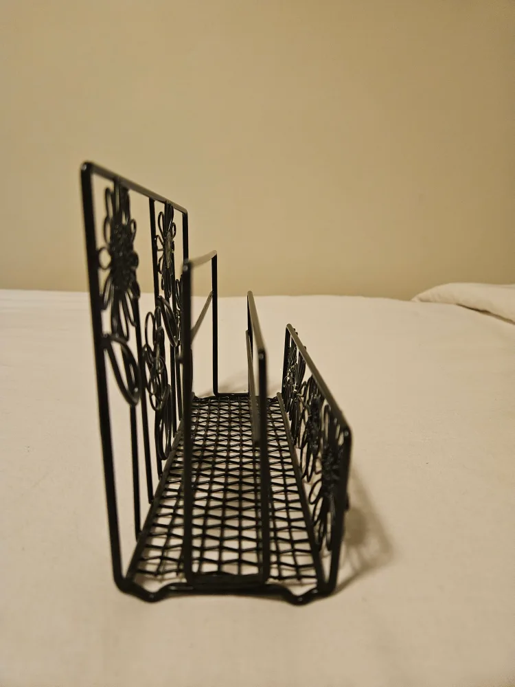 Black Metal Floral Letter Holder image indicator(3)