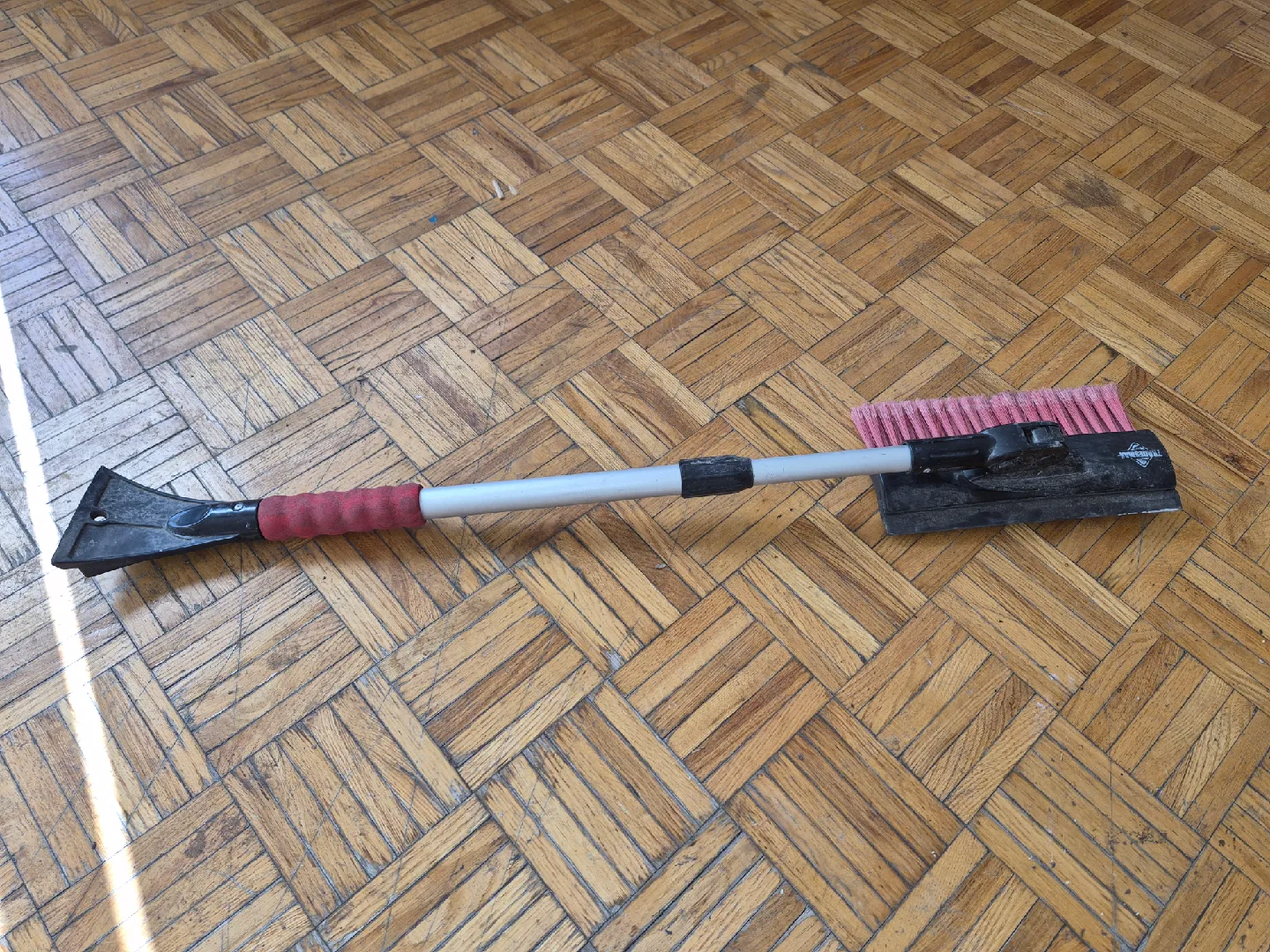 Car Snow remover Brush with Ice Scraper image indicator(3)