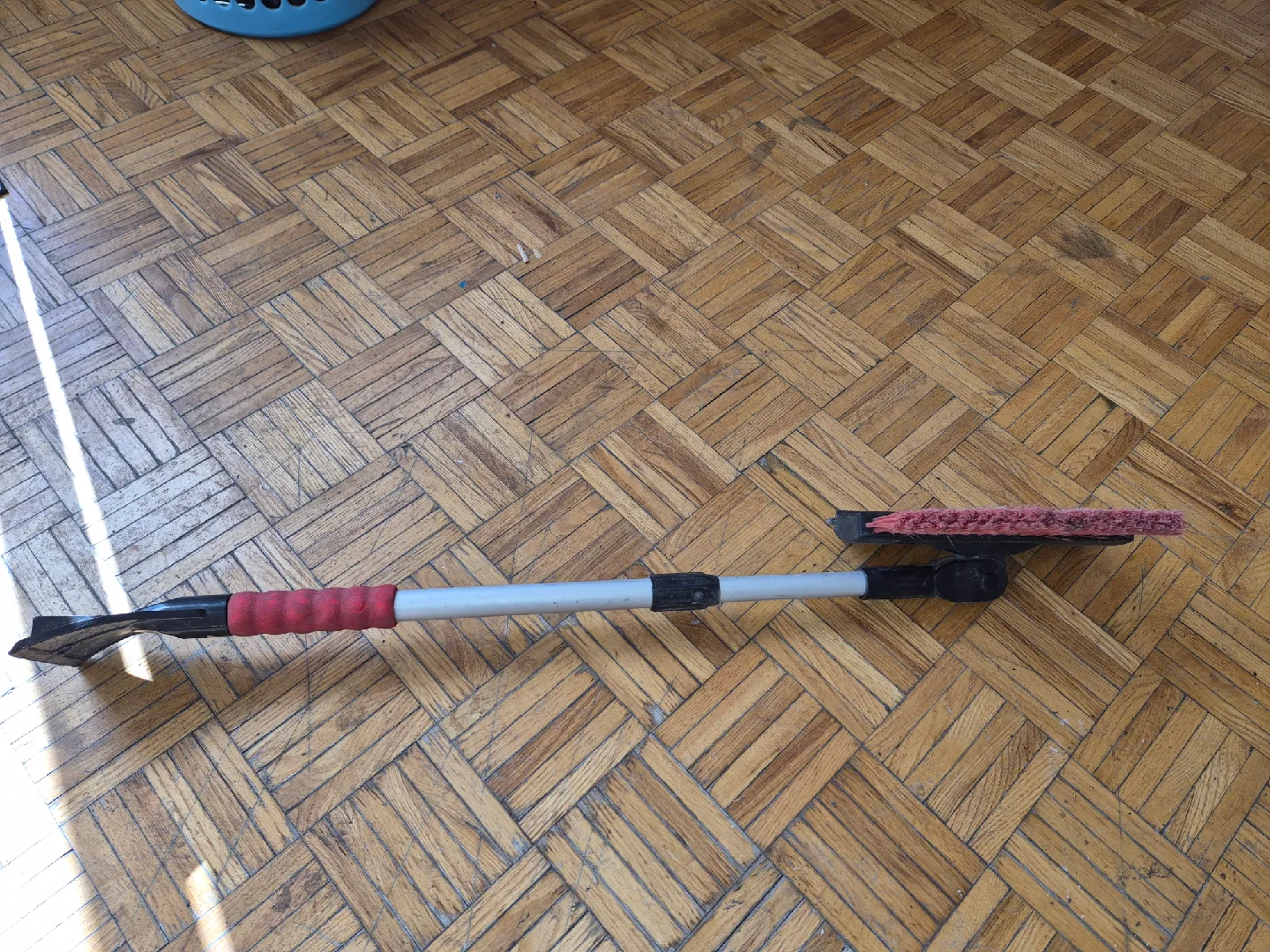 Car Snow remover Brush with Ice Scraper image indicator(4)